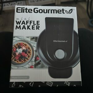 Elite Gourmet Mini Waffle Maker, black